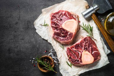 Ham sığır eti biftek osso bucco siyah. Mermer et.