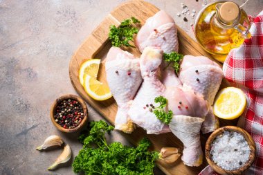 Tavuk sopaları. Üstten Görünüm.