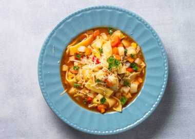 Sebzeli çorba geleneksel İtalyan çorbası