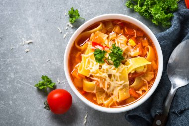 Sebzeli çorba geleneksel İtalyan çorbası