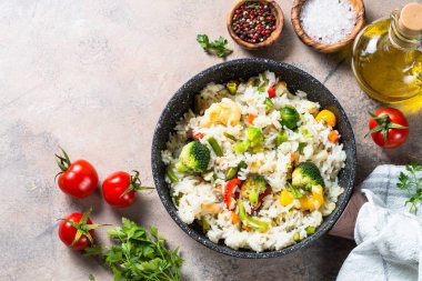 Sebze risotto Üstten Görünüm.