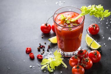 Bloody Mary coktail kara günü. 
