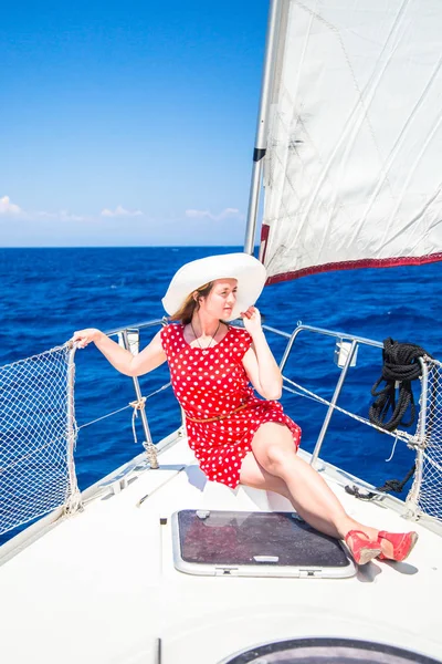 Woman on sailboat. — Stock Photo, Image