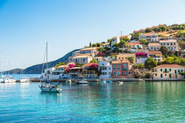 Assos Kefalonia, Yunanistan ada üzerinde küçük bir kasabadır. 