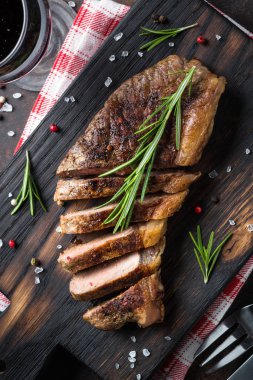 Izgara sığır eti striploin biftek.