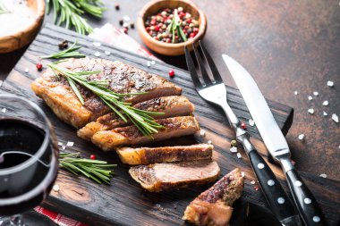 Izgara sığır eti striploin biftek.