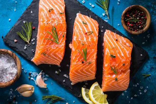 Fresh fish. Salmon fillet. — Stock Photo, Image