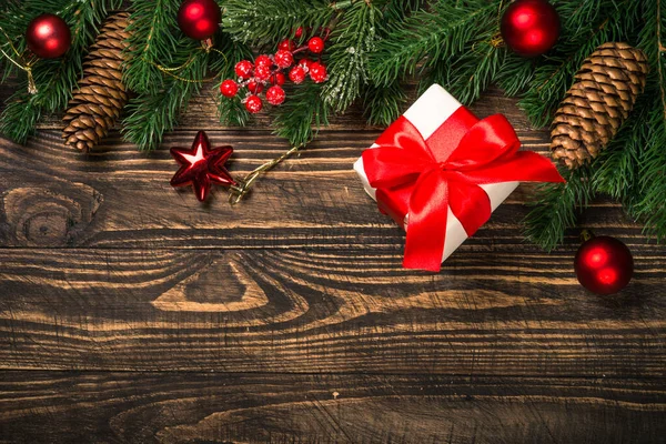 Jul platt låg bakgrund med present och dekorationer. — Stockfoto
