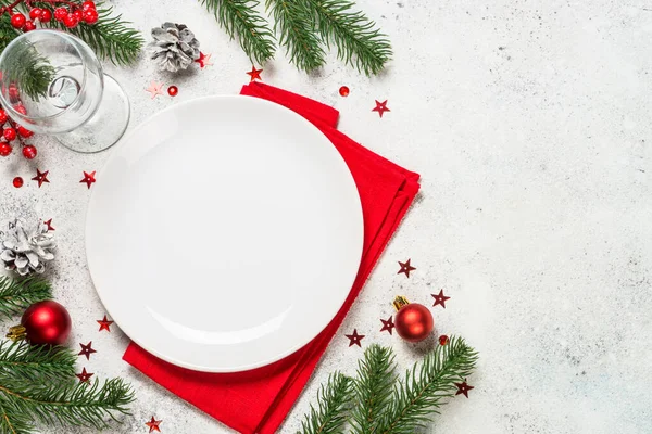 Configuración de mesa de Navidad en vista superior blanca . — Foto de Stock