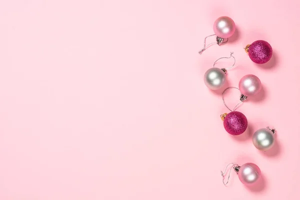 Weihnachten flach liegend Hintergrund auf rosa. — Stockfoto