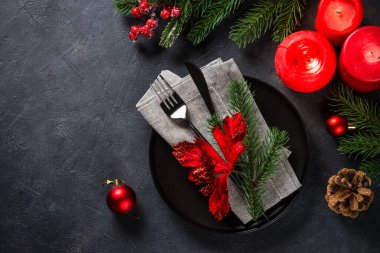 Siyah üst görünümde Noel tablosu.