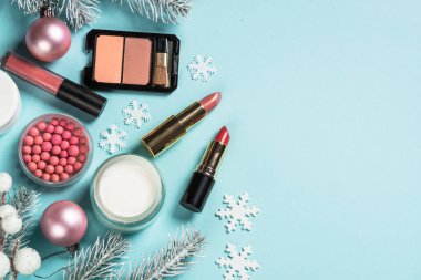 Makyaj ürünleri, noel süslemeli cilt bakımı ürünleri.