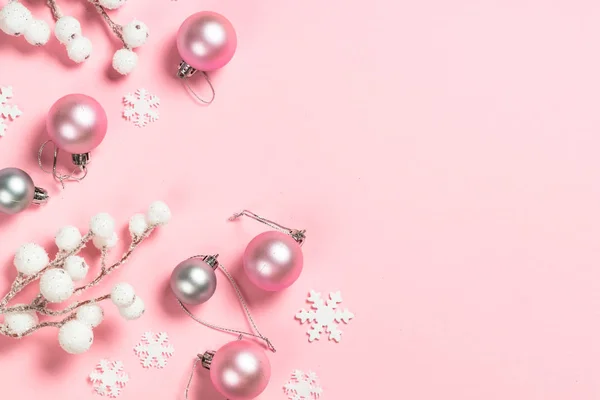 圣诞公寓背景为粉色，装饰华丽. — 图库照片