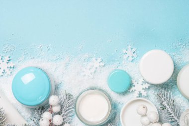 Mavi kış için doğal kozmetik ürünleri.