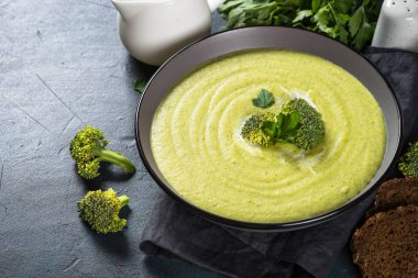 Brokoli kremalı çorba..