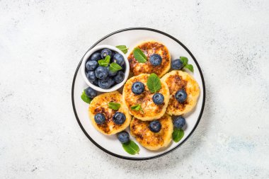 Süzme peynirli krep..