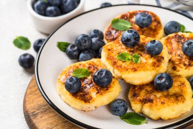 Süzme peynirli krep.