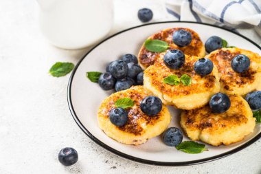 Süzme peynirli krep.