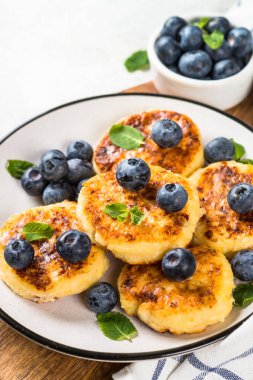 Süzme peynirli krep.