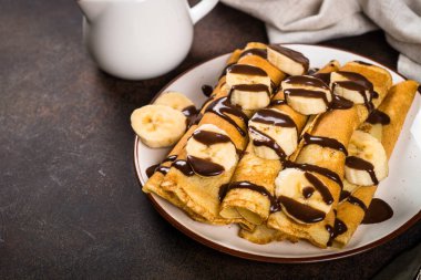 Krep muz ve çikolata ile.