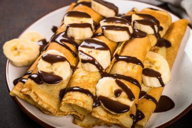 Krep muz ve çikolata ile.