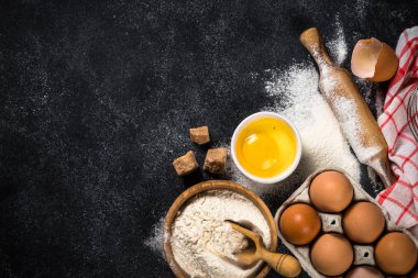 Siyahta pişirme malzemesi.