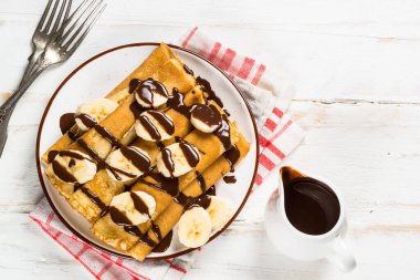 Çikolatalı ve muzlu krep..