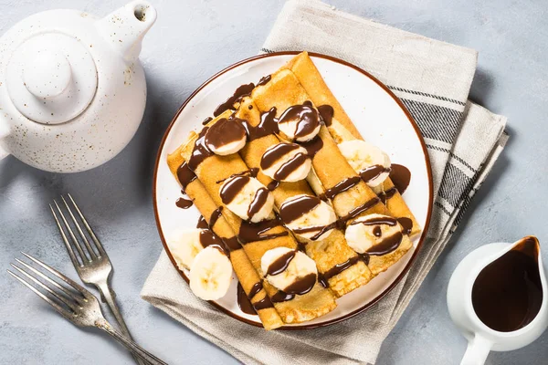 Crepes con cioccolato e banana vista dall'alto. — Foto Stock