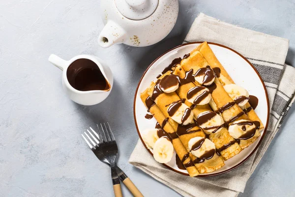 Crepes con cioccolato e banana vista dall'alto. — Foto Stock