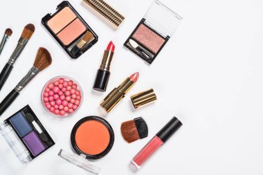 Beyaz makyajlı profesyonel kozmetik.