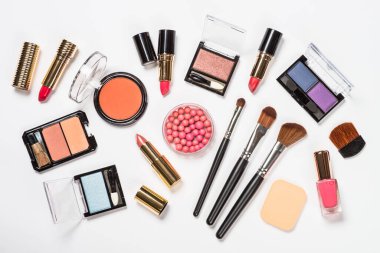 Beyaz makyajlı profesyonel kozmetik.