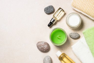 Hyaluronik asit ve hyaluronik jel taş masada..