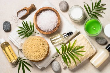 Taş masadaki spa ürün bileşimi.