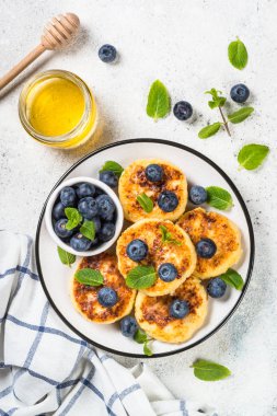 Süzme peynirli krep..