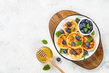 Süzme peynirli krep..