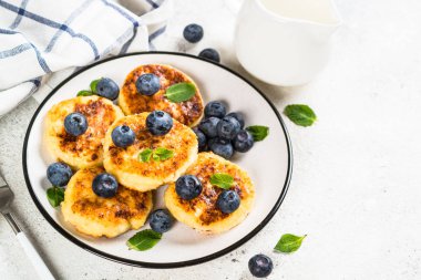 Süzme peynirli krep.