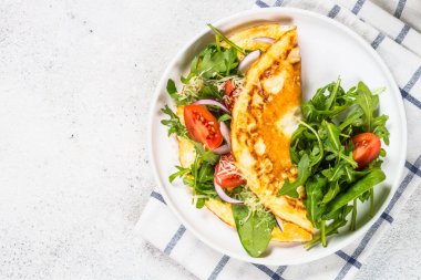 Yeşil yapraklı omlet..