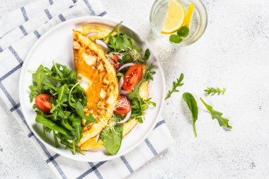 Yeşil yapraklı omlet..