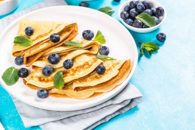 Mavi masada yaban mersinli krep..