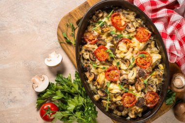 Sebze görünümlü fırında et..