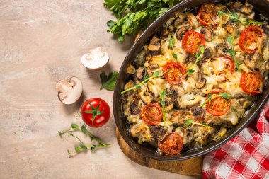 Sebze görünümlü fırında et..