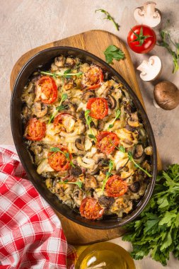 Sebze görünümlü fırında et..