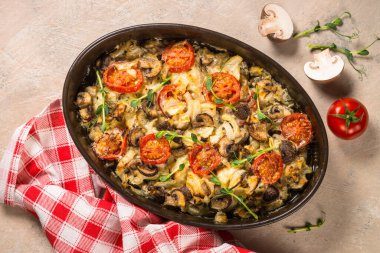 Sebze görünümlü fırında et..