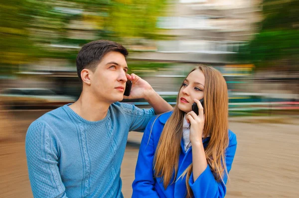 Hablando con el teléfono — Foto de Stock