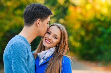 Aşk sonbaharda aşık. portre