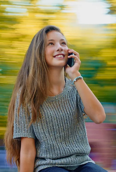 Telefonieren im Freien — Stockfoto