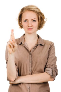 Genç bir kadın dua ediyor, vaftiz oluyor.