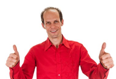 Genç adam bir başparmak gösterilmesini