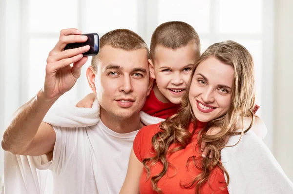 Feliz sorrindo família grávida — Fotografia de Stock