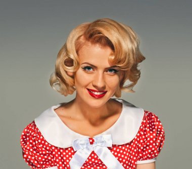 Genç retro pinup kadın portre